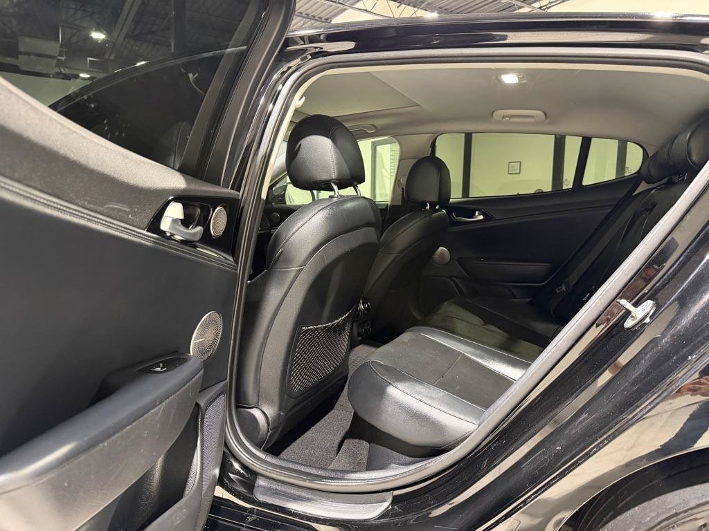 Used 2018 Kia Stinger Premium RWD image 13
