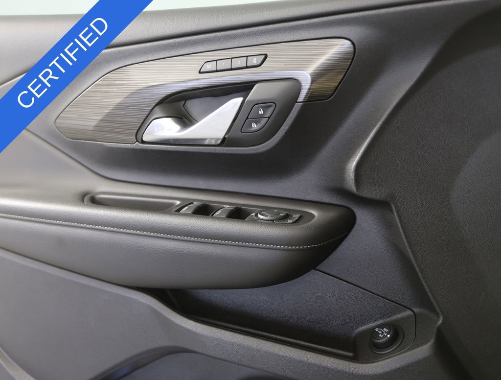 Used 2023 GMC Terrain SLT image 14