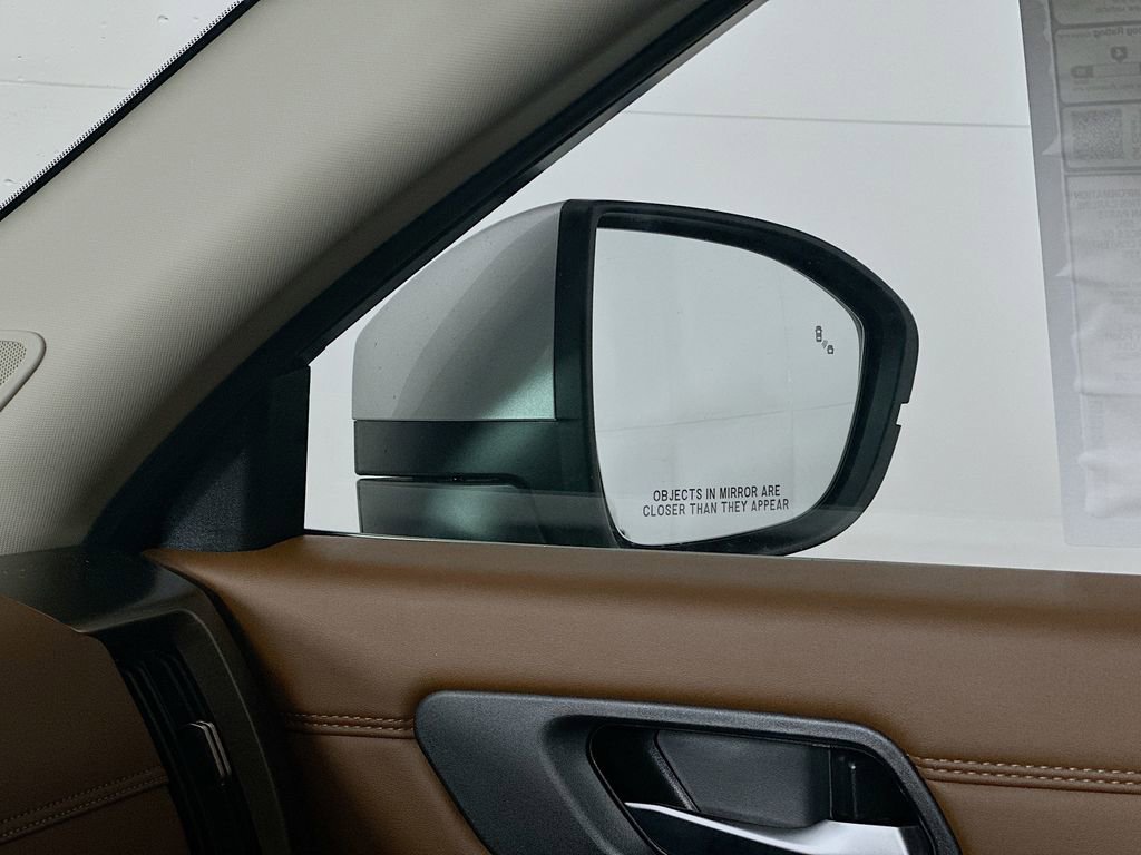 New 2025 Nissan Pathfinder Platinum w/ Black Appearance Package image 24