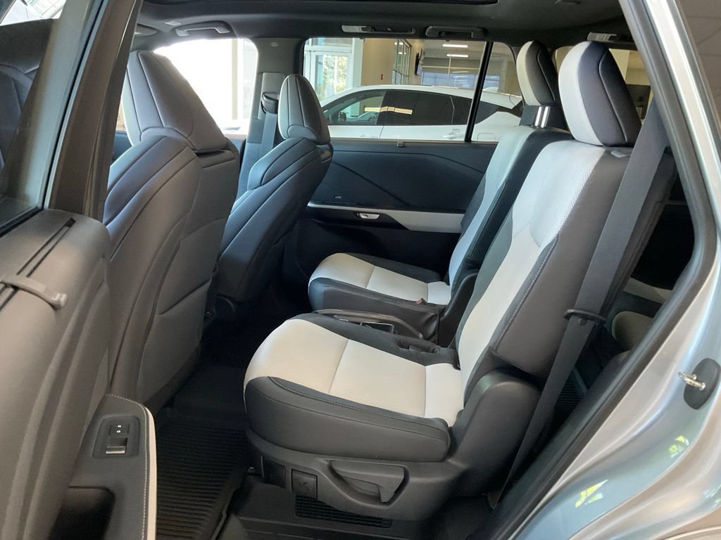 Used 2025 Lexus TX 500h AWD w/ Technology Package image 24