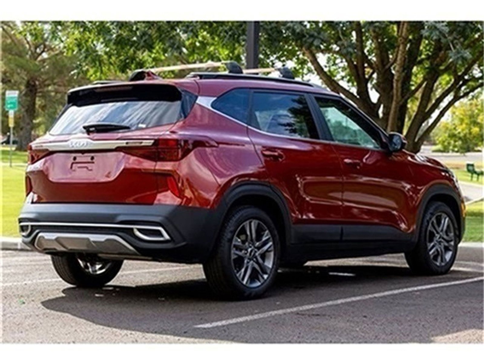 Used 2023 Kia Seltos S w/ Navigation Package image 9