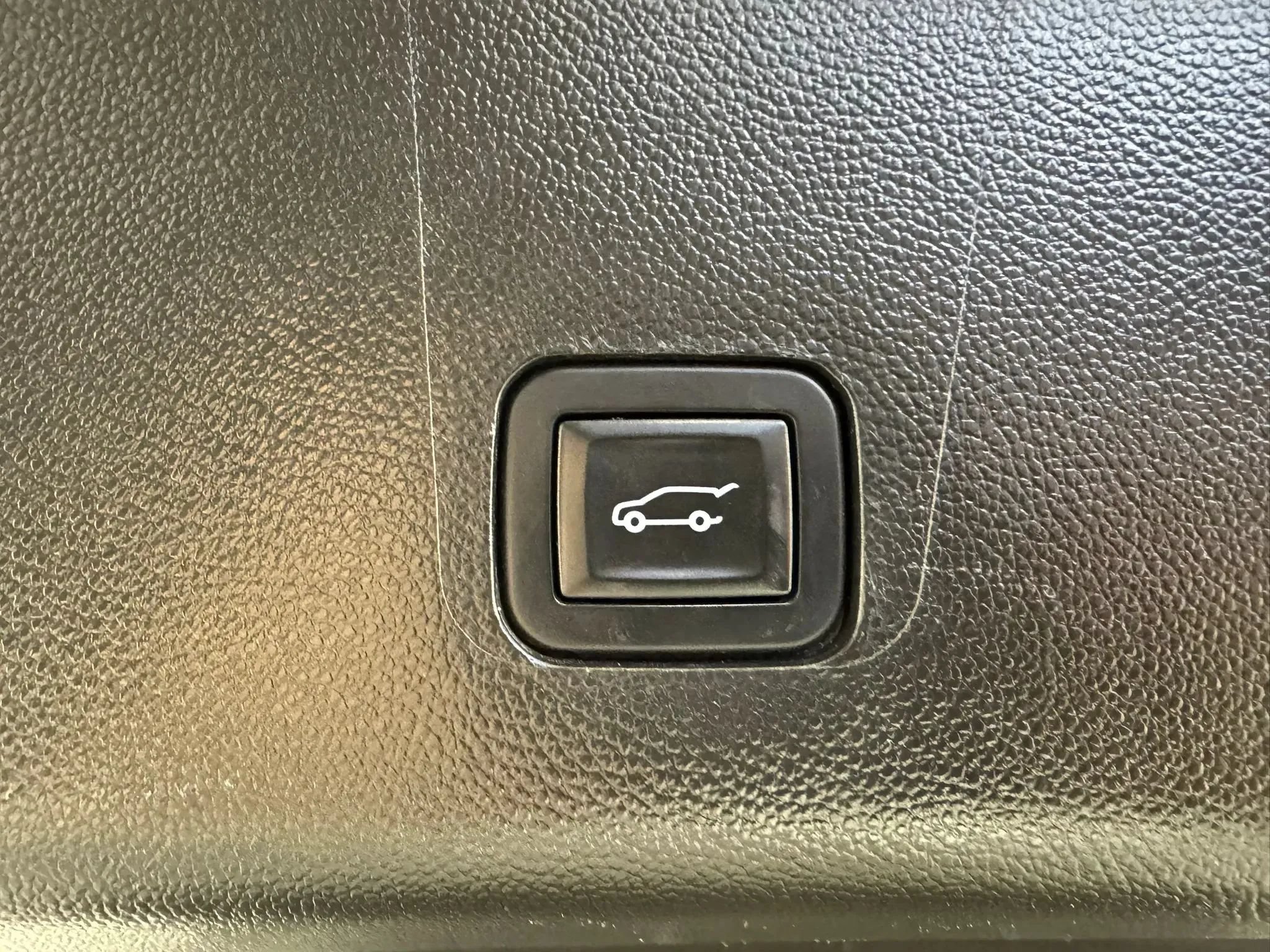 Used 2020 Chevrolet Traverse LT FWD image 28