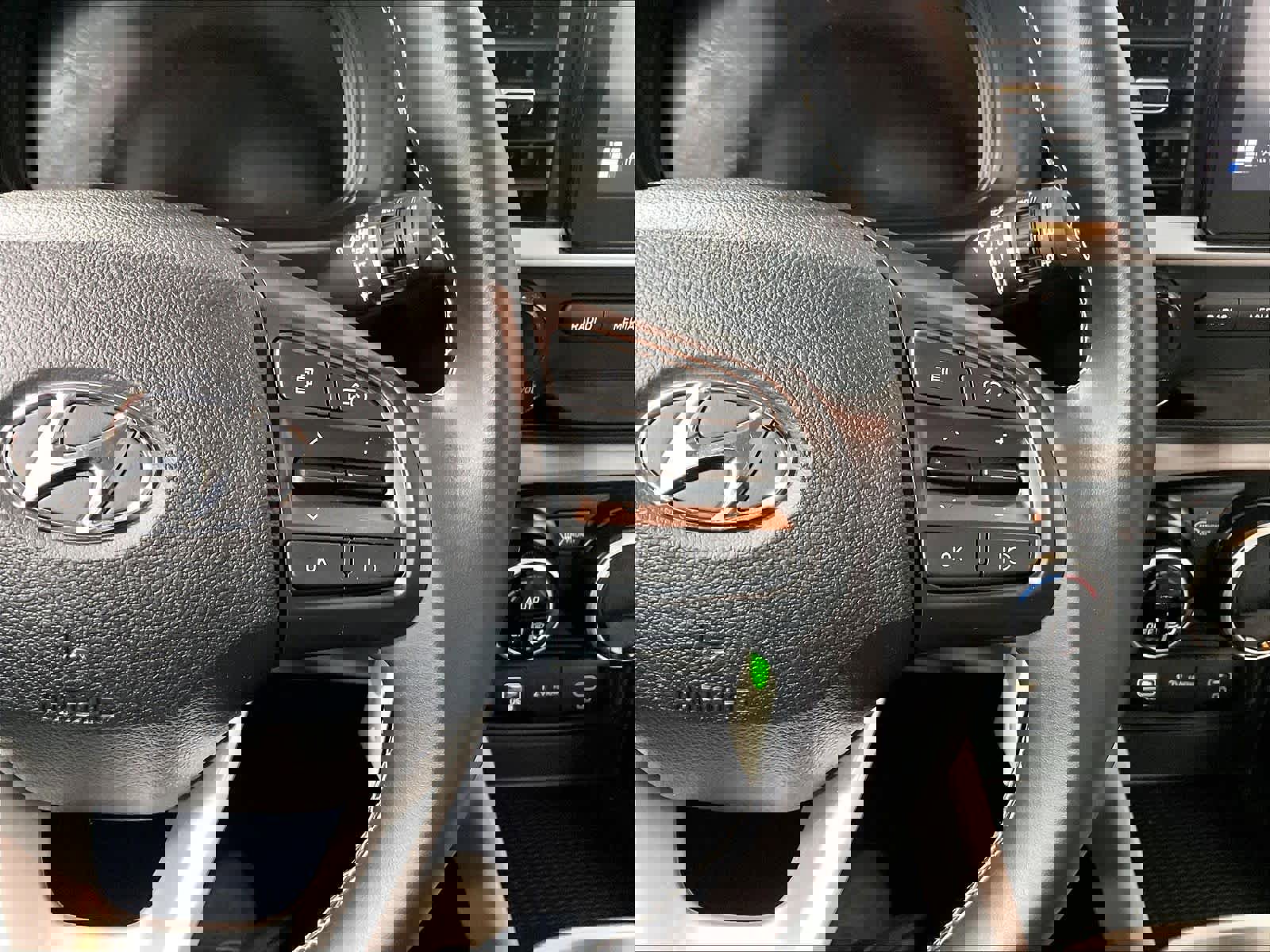 Used 2023 Hyundai Venue SEL image 24