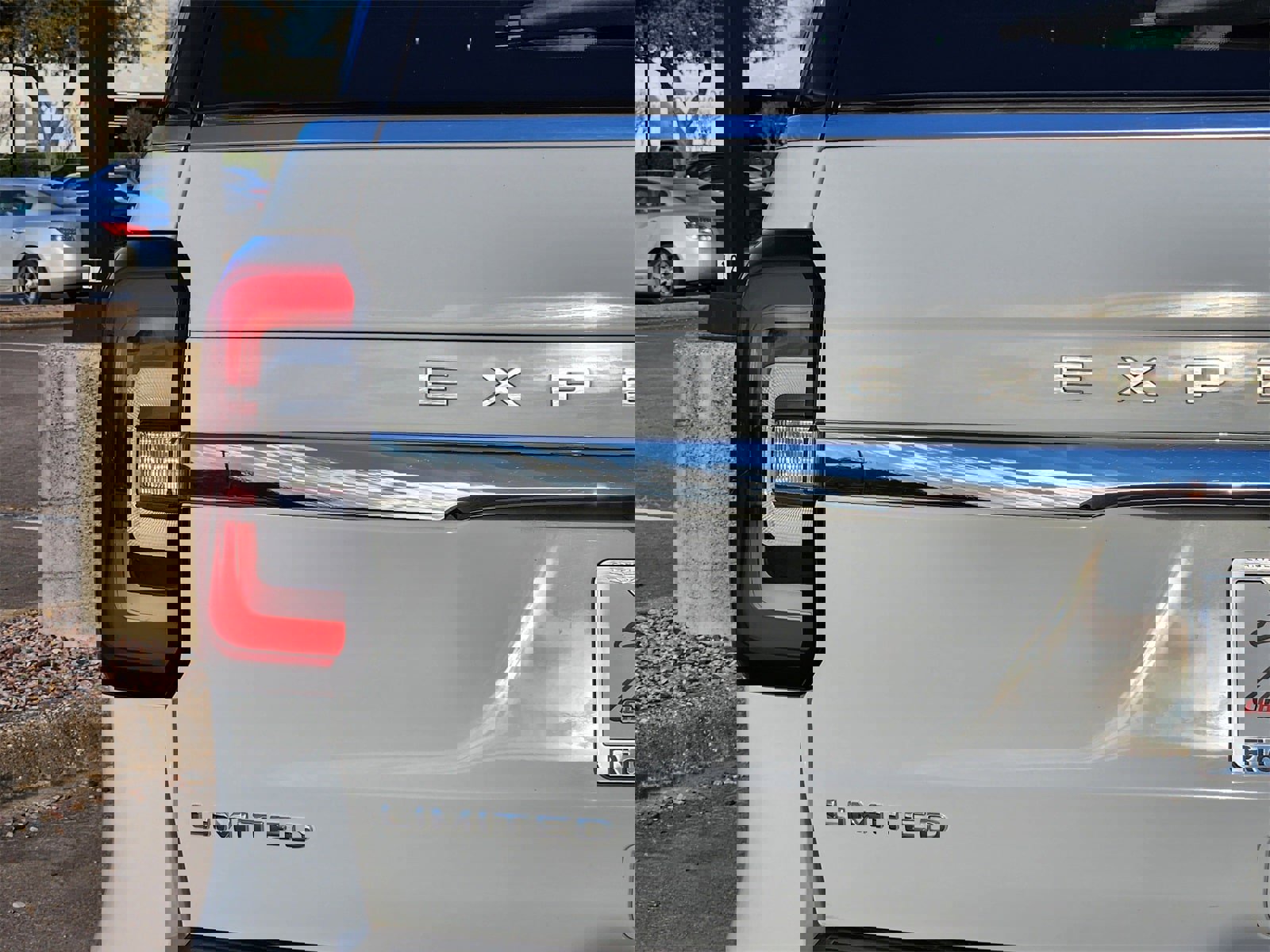 Used 2023 Ford Expedition Limited image 15