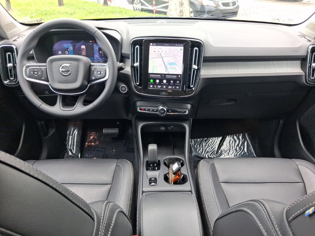Used 2024 Volvo XC40 B5 Core AWD/4WD image 8