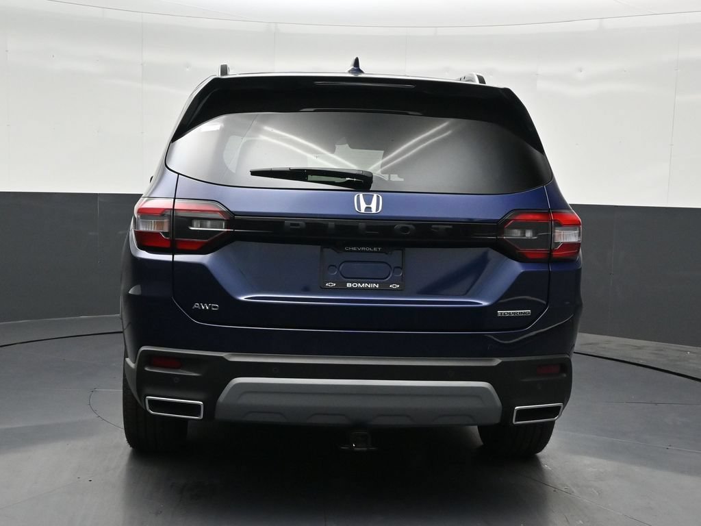 Used 2025 Honda Pilot Touring image 4