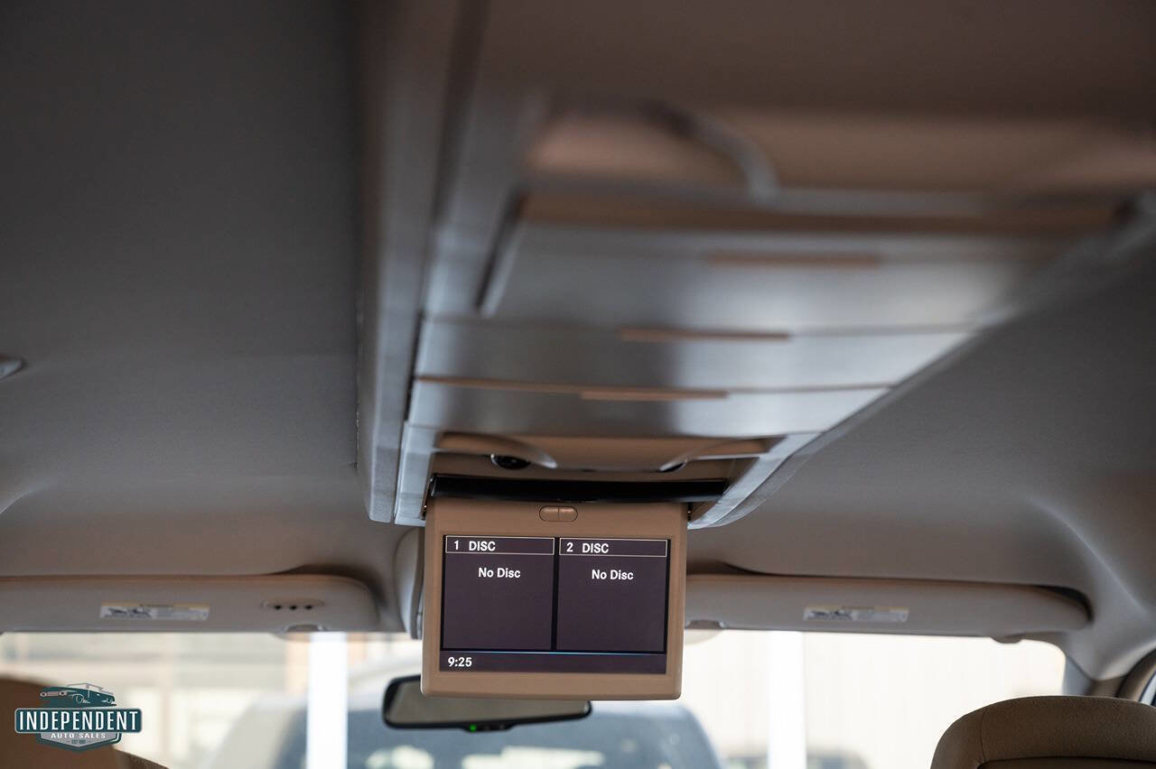 Used 2014 Chrysler Town & Country Touring image 18