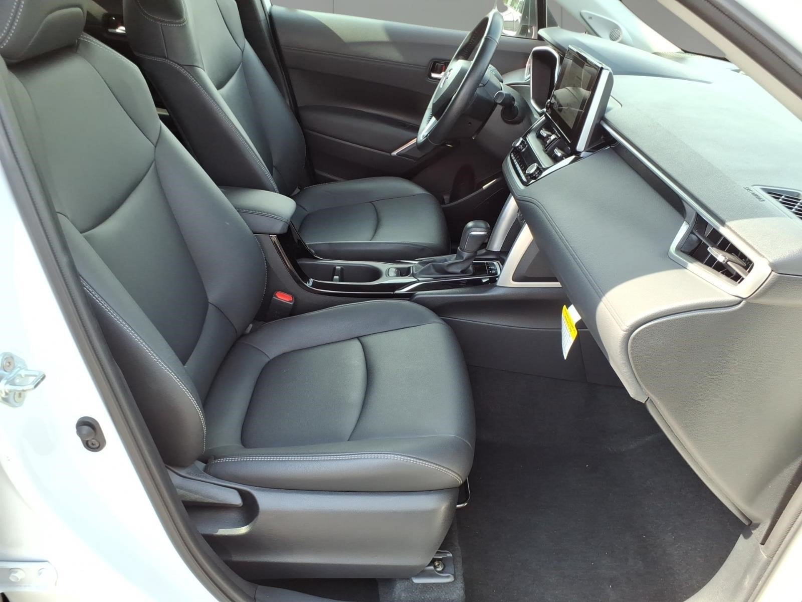 Used 2023 Toyota Corolla Cross XLE w/ Convenience Package AWD/4WD image 7