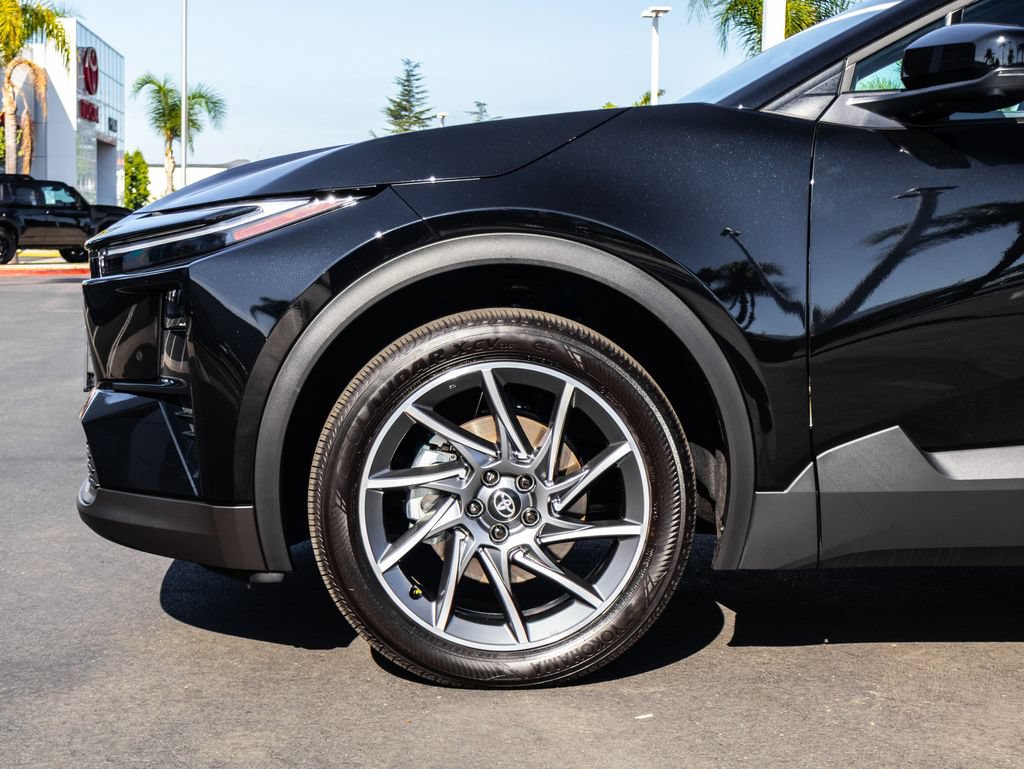 Used 2026 Toyota C-HR AWD/4WD image 5