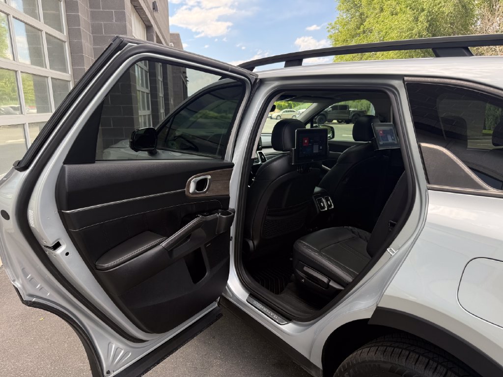 Used 2022 Kia Sorento SX Prestige AWD/4WD image 35