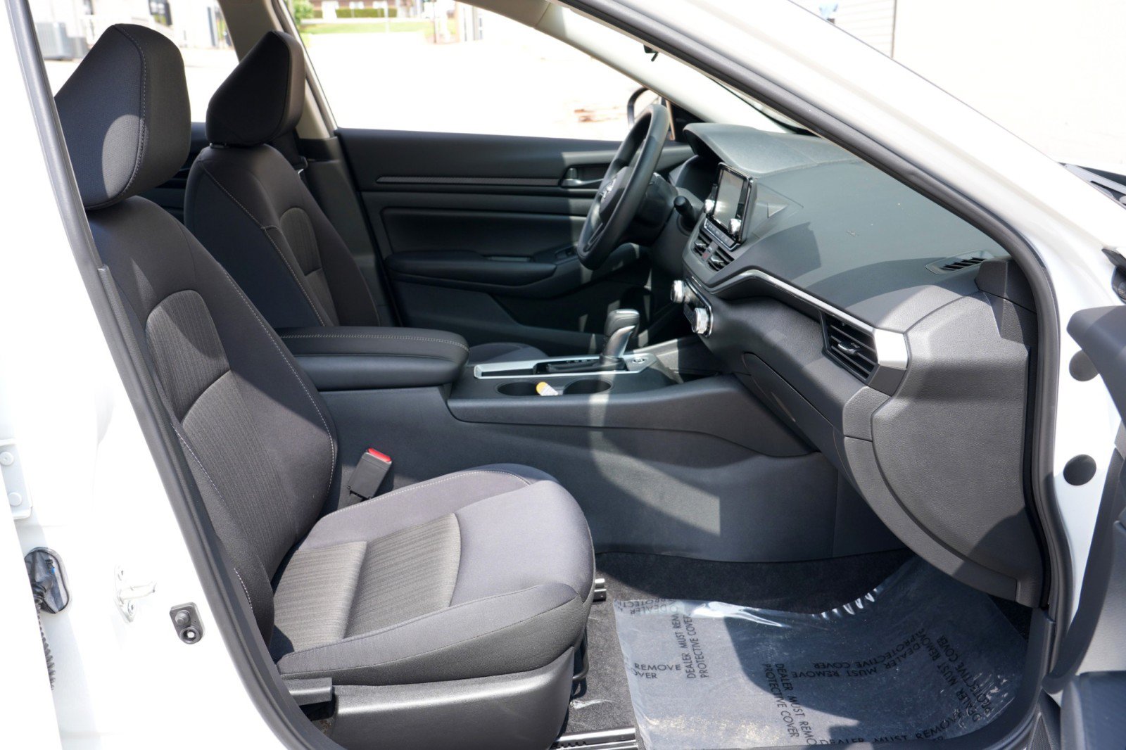 Used 2024 Nissan Altima 2.5 S FWD image 13