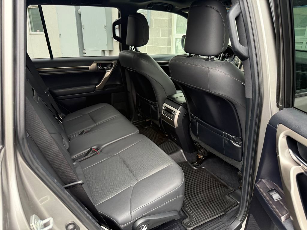 Used 2020 Lexus GX 460 Premium w/ Premium Package image 26