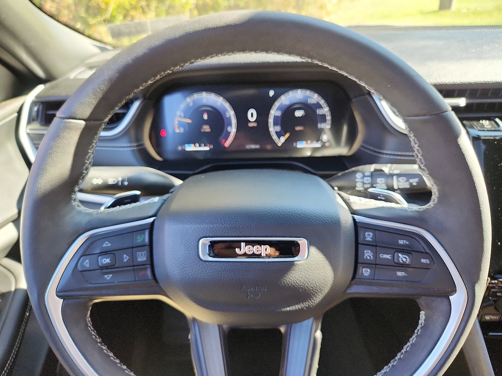 Certified 2025 Jeep Grand Cherokee Altitude image 22