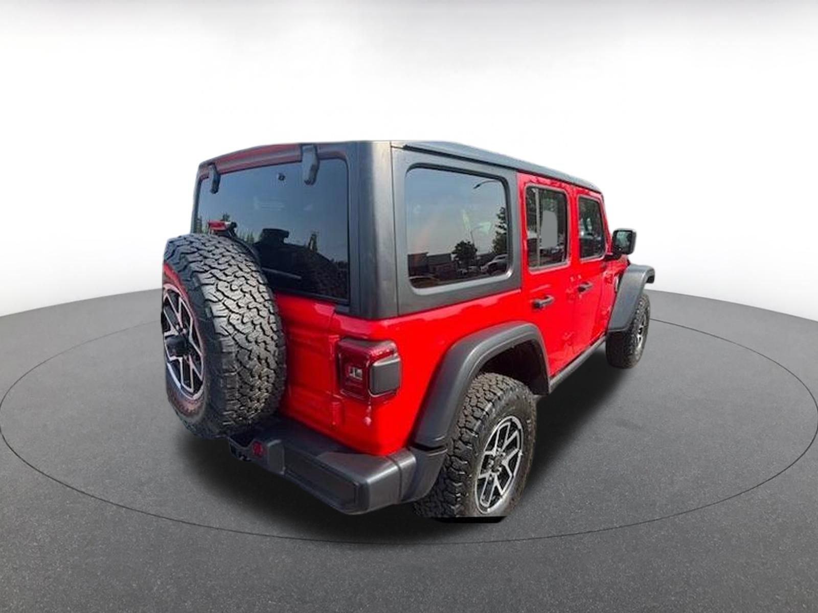 Used 2025 Jeep Wrangler Unlimited Rubicon AWD/4WD image 4