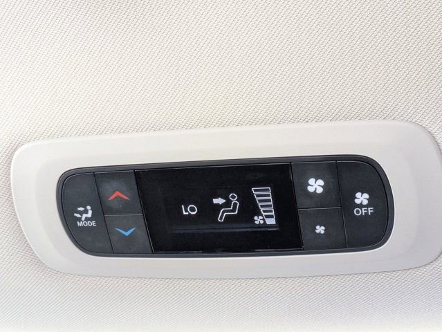 Used 2023 Chrysler Voyager LX image 17