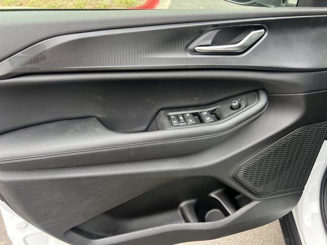 New 2025 Jeep Grand Cherokee Altitude image 11