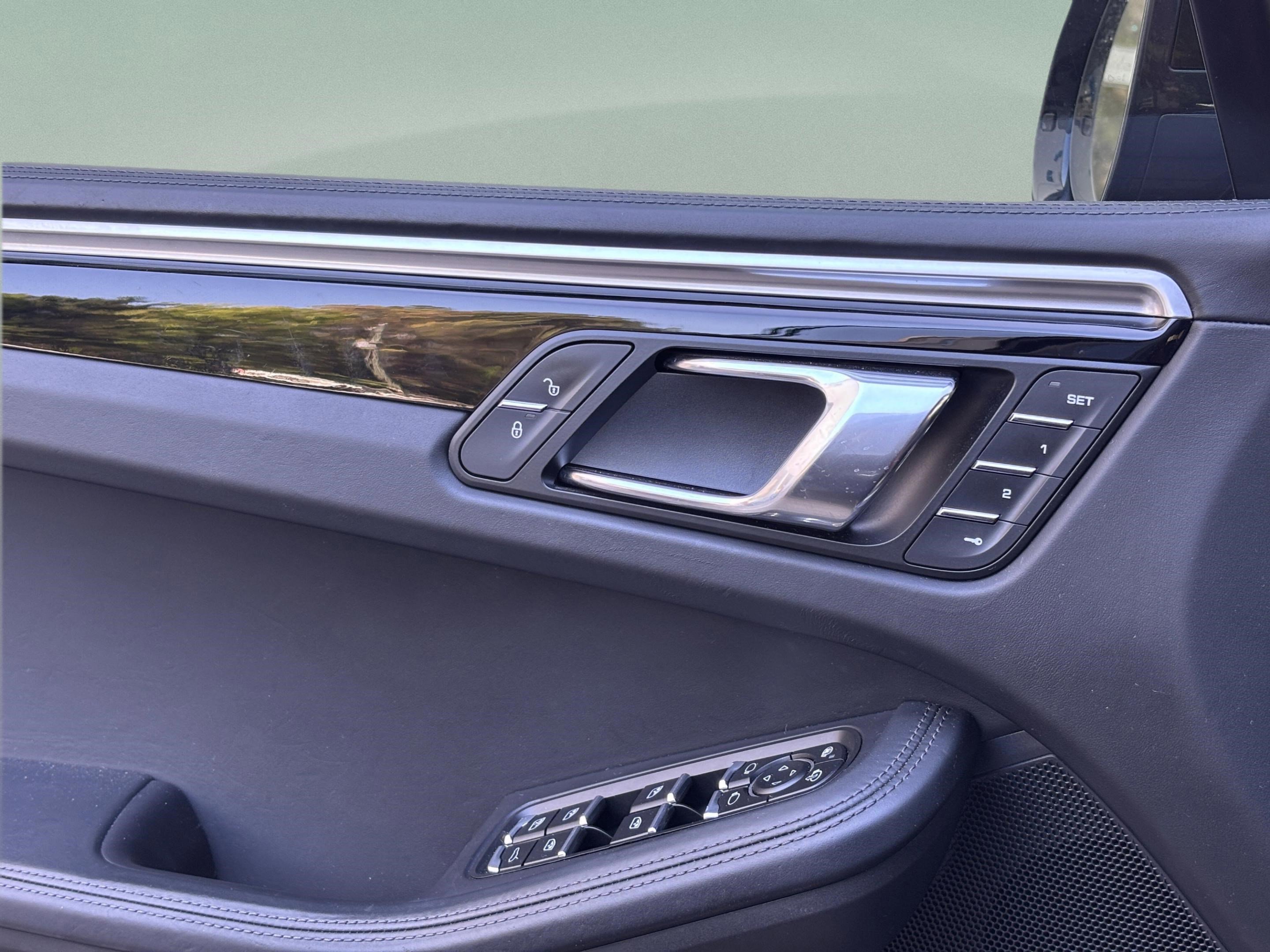 Used 2017 Porsche Macan GTS AWD/4WD image 16