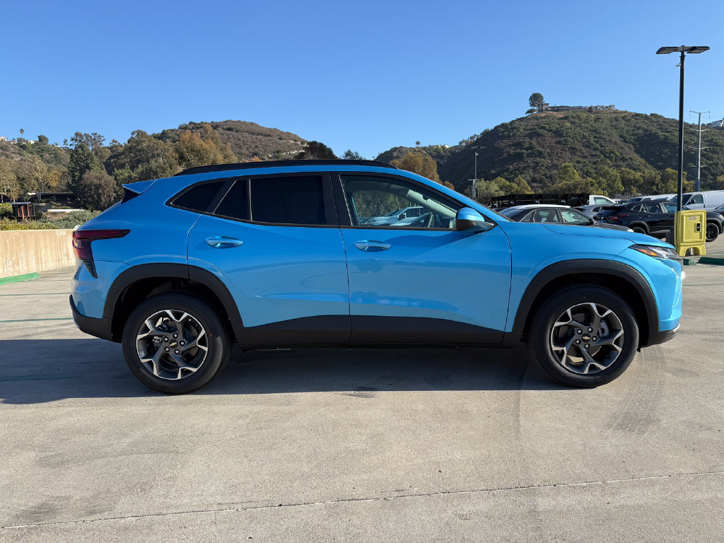 New 2026 Chevrolet Trax LT w/ LT Convenience Package FWD image 5