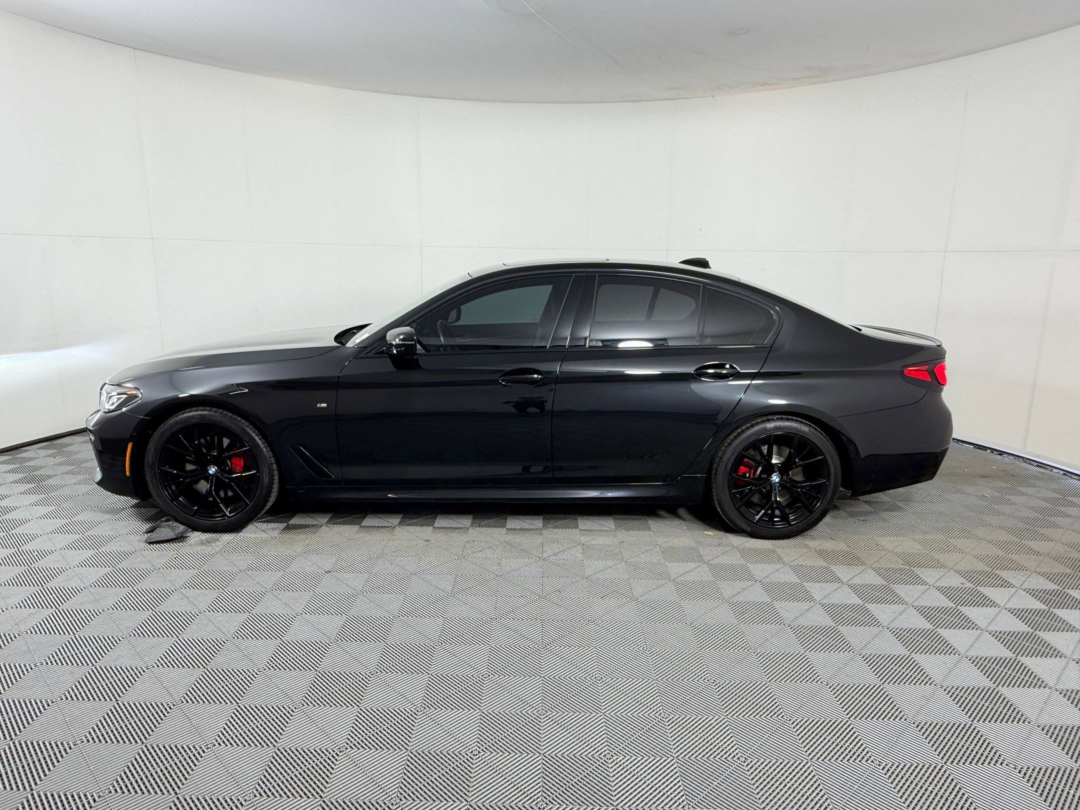 Certified 2023 BMW 530i w/ M Sport Package RWD image 2