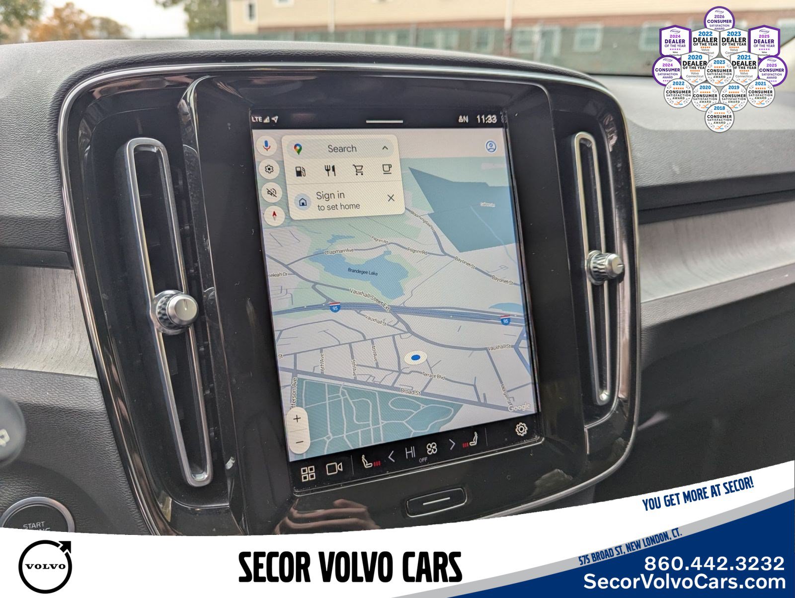 Certified 2023 Volvo XC40 B5 Plus AWD/4WD image 16