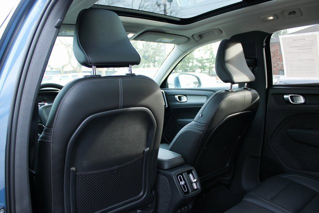 Used 2025 Volvo XC40 B5 Plus image 35