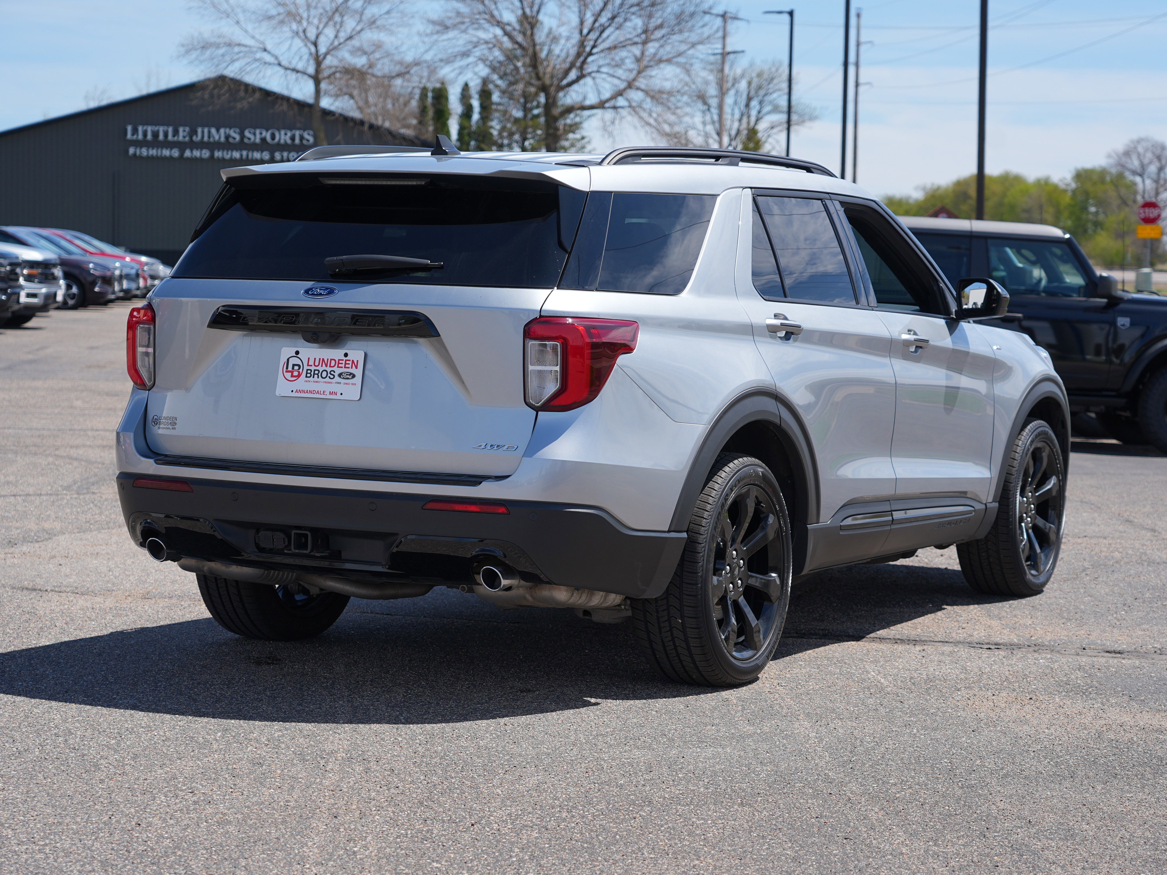 Used 2024 Ford Explorer ST-Line w/ Class IV Trailer Tow Package AWD/4WD image 3