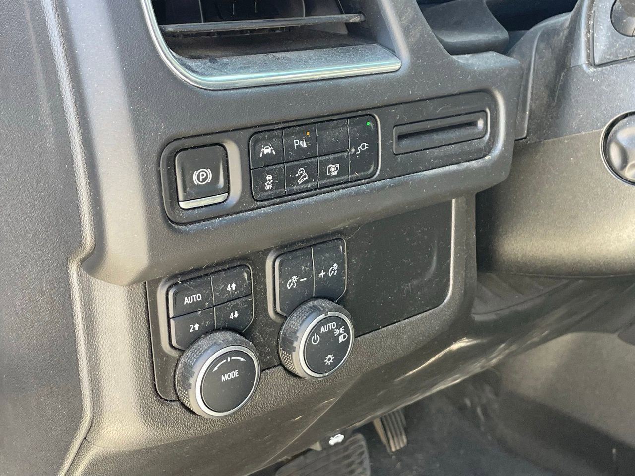 Used 2022 Chevrolet Tahoe Z71 w/ Luxury Package image 5