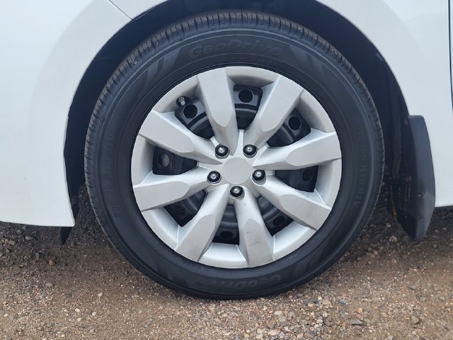 Used 2016 Toyota Corolla LE FWD image 9