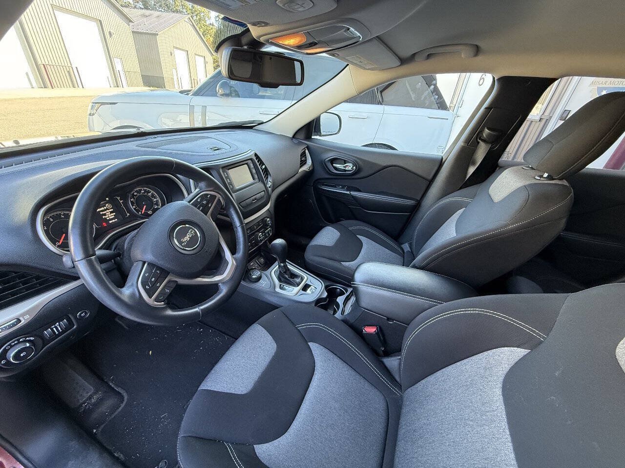 Used 2014 Jeep Cherokee Latitude w/ Comfort/Convenience Group AWD/4WD image 6