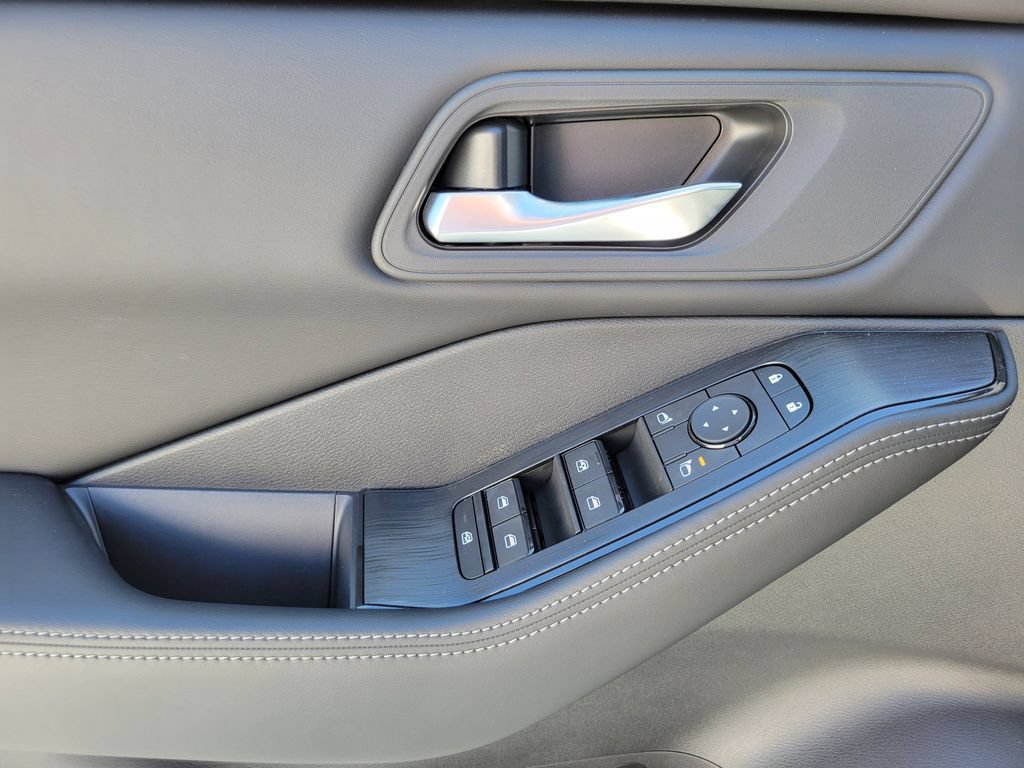 New 2025 Nissan Rogue SV AWD/4WD image 24