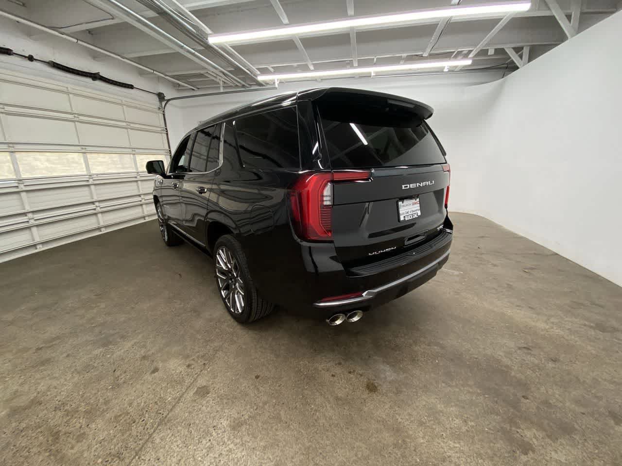 Used 2025 GMC Yukon Denali Ultimate w/ LPO, Floor Liner Package AWD/4WD image 4