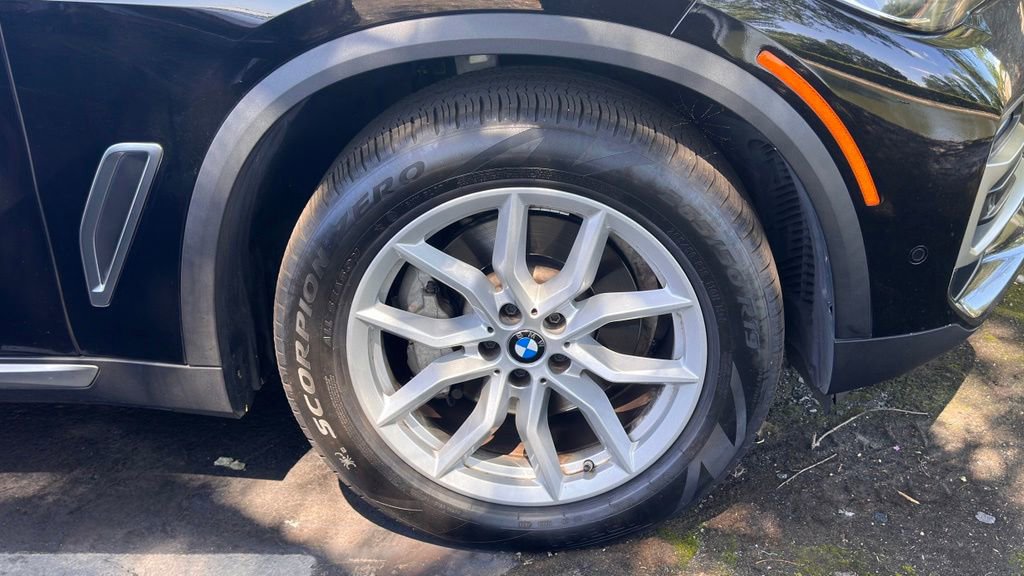 Used 2021 BMW X5 xDrive40i w/ Convenience Package AWD/4WD image 4