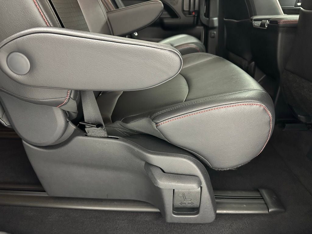 Used 2025 Toyota Sienna XSE FWD image 56