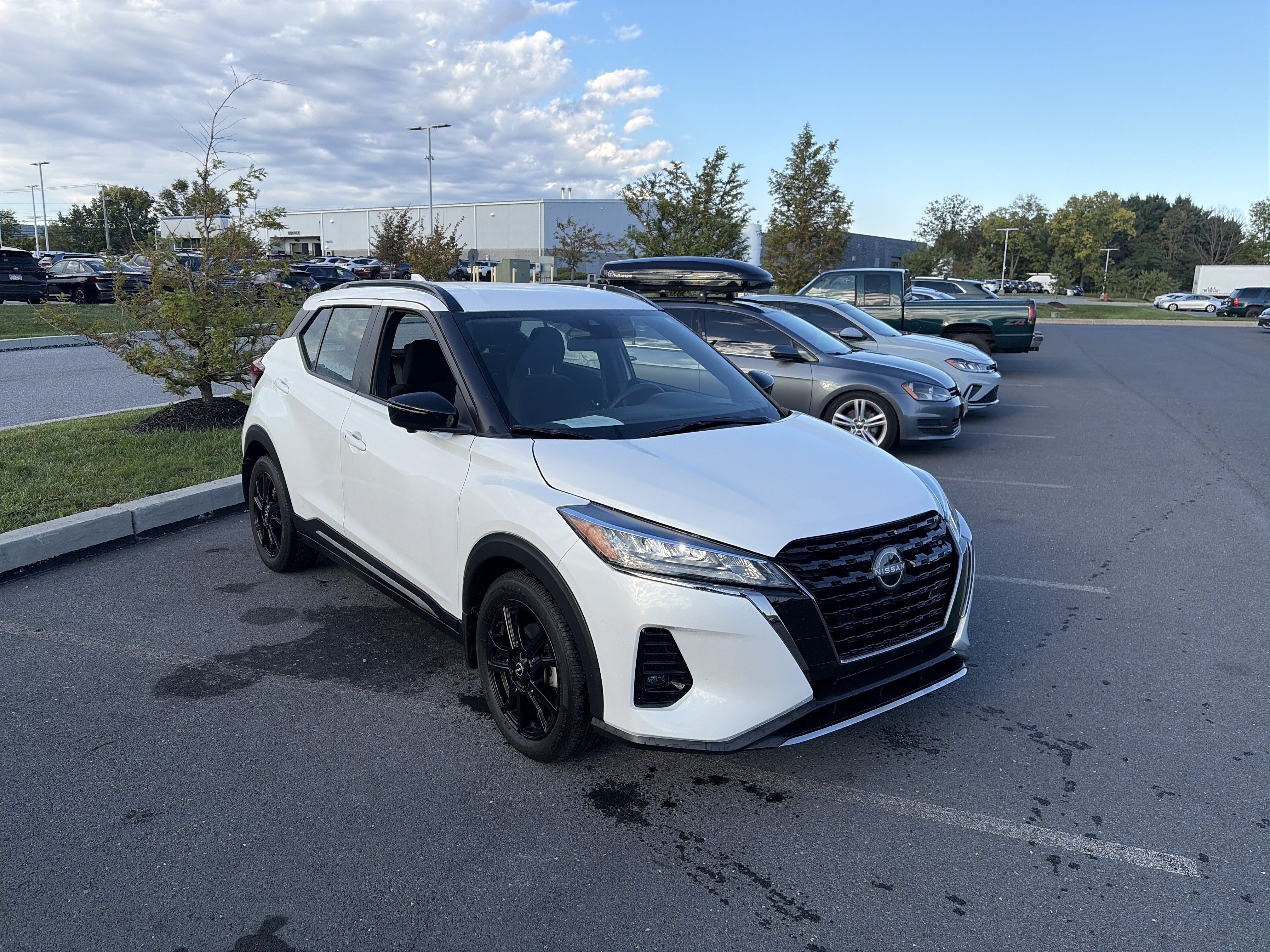 Used 2023 Nissan Kicks SR FWD image 4