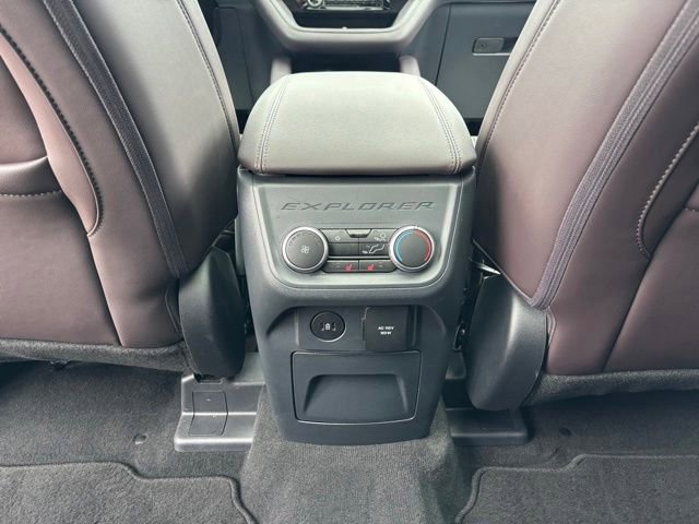 Used 2025 Ford Explorer Platinum w/ Ultimate Package AWD/4WD image 23
