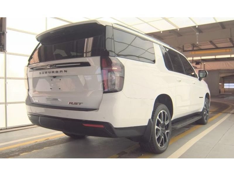 Used 2023 Chevrolet Suburban RST w/ Luxury Package AWD/4WD image 3