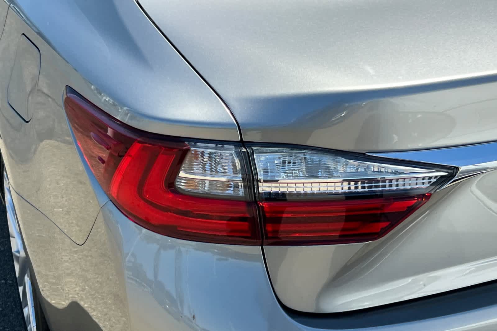 Used 2018 Lexus ES 350 w/ Luxury Package w/Wood Trim FWD image 20