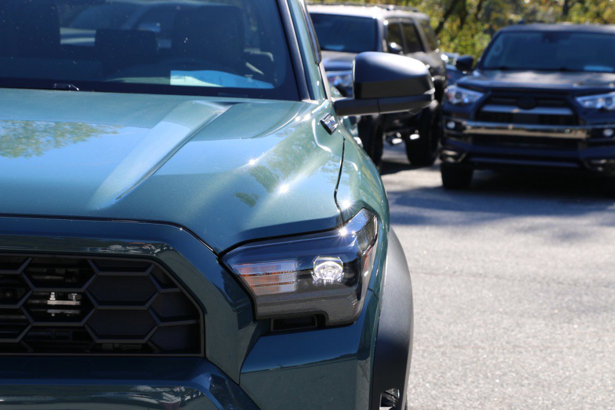 Used 2025 Toyota 4Runner TRD Off-Road image 13