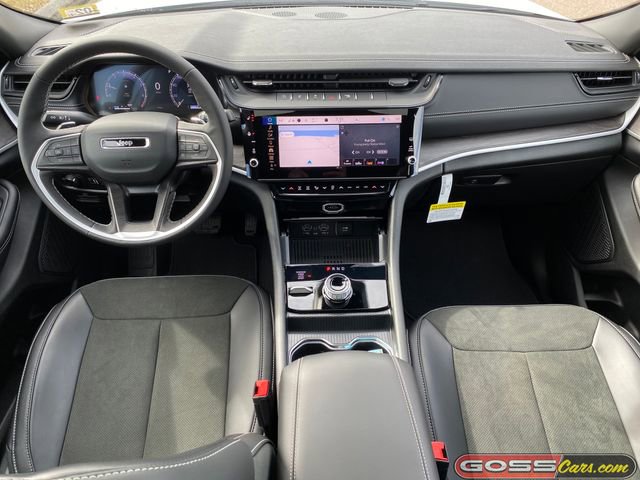 New 2026 Jeep Grand Cherokee Altitude image 9