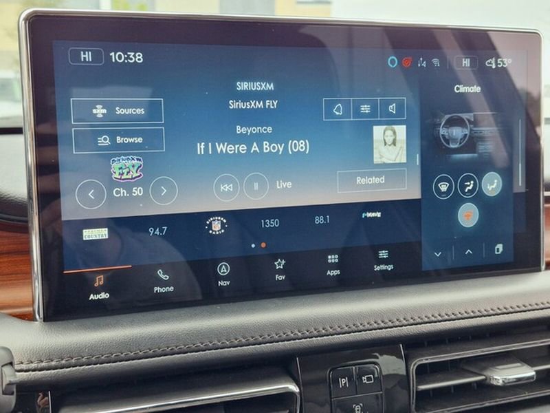 Used 2023 Lincoln Nautilus Reserve w/ Luxury Package image 25