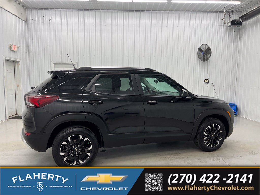 Used 2023 Chevrolet TrailBlazer LT w/ Convenience Package AWD/4WD image 2