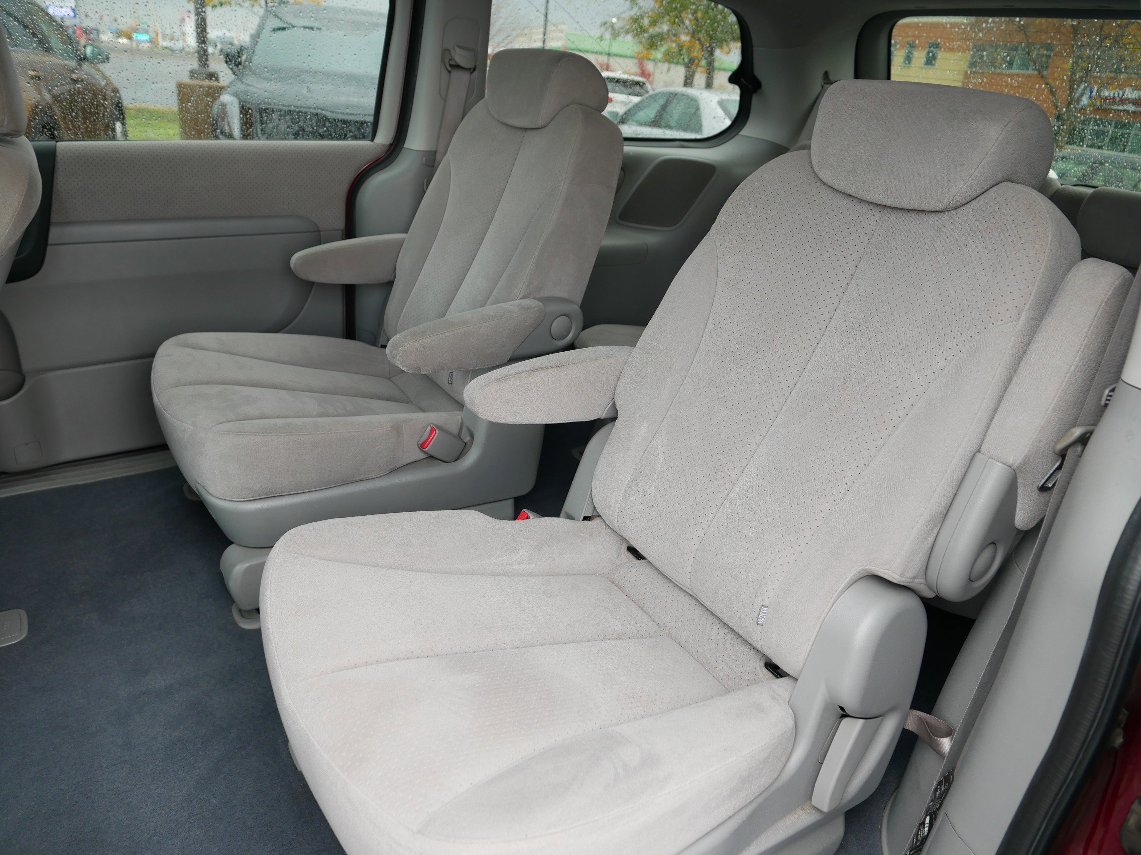 Used 2008 Hyundai Entourage image 12