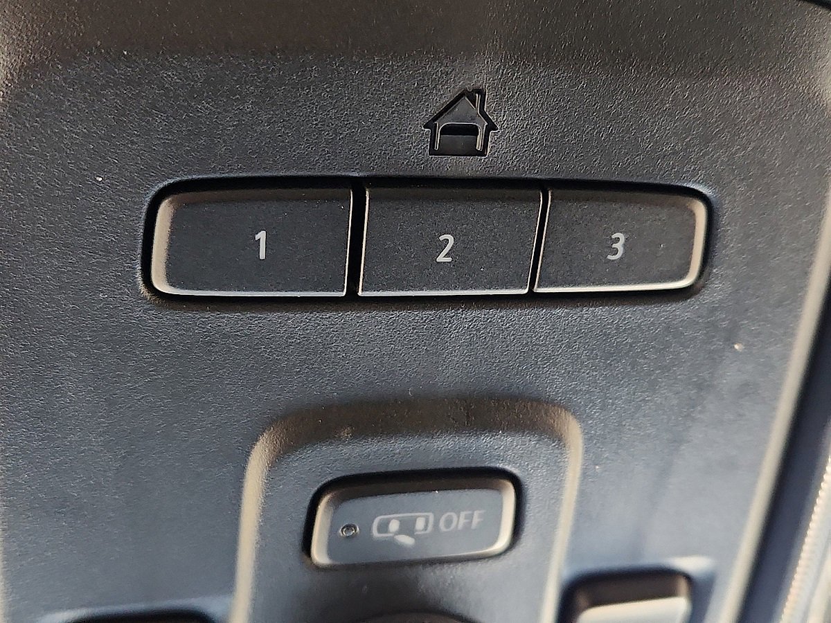 Used 2022 Chevrolet Tahoe Z71 w/ Luxury Package image 9