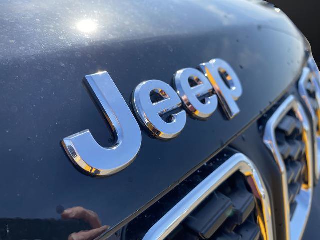 New 2025 Jeep Compass Latitude w/ Sun & Sound Group image 37