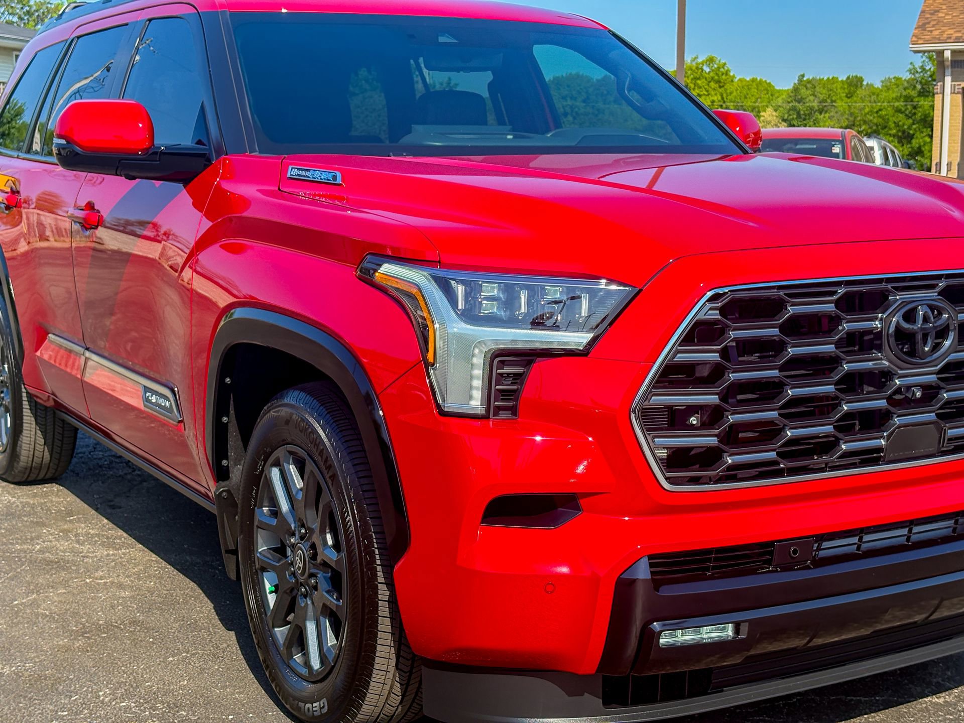 Used 2025 Toyota Sequoia Platinum AWD/4WD image 3