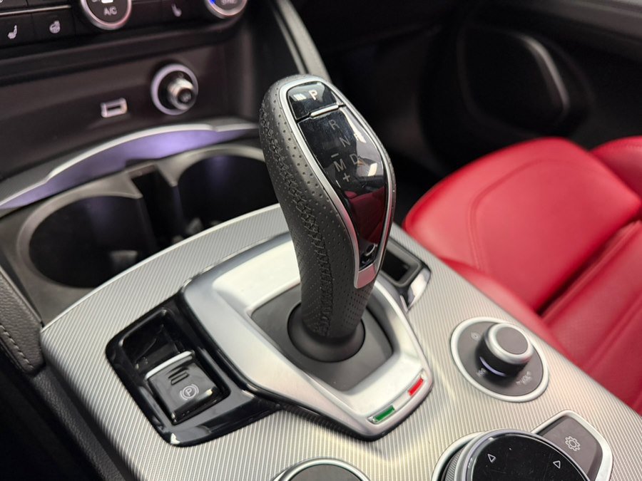 Used 2023 Alfa Romeo Stelvio Veloce AWD/4WD image 51