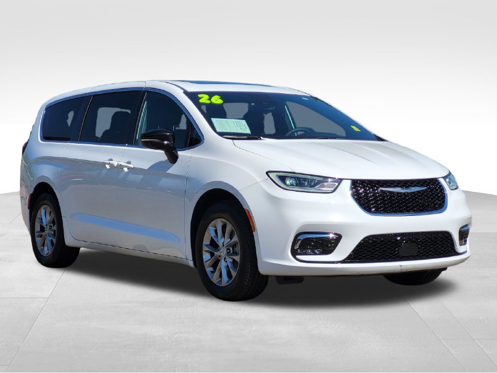 Used 2026 Chrysler Pacifica Limited AWD/4WD image 2