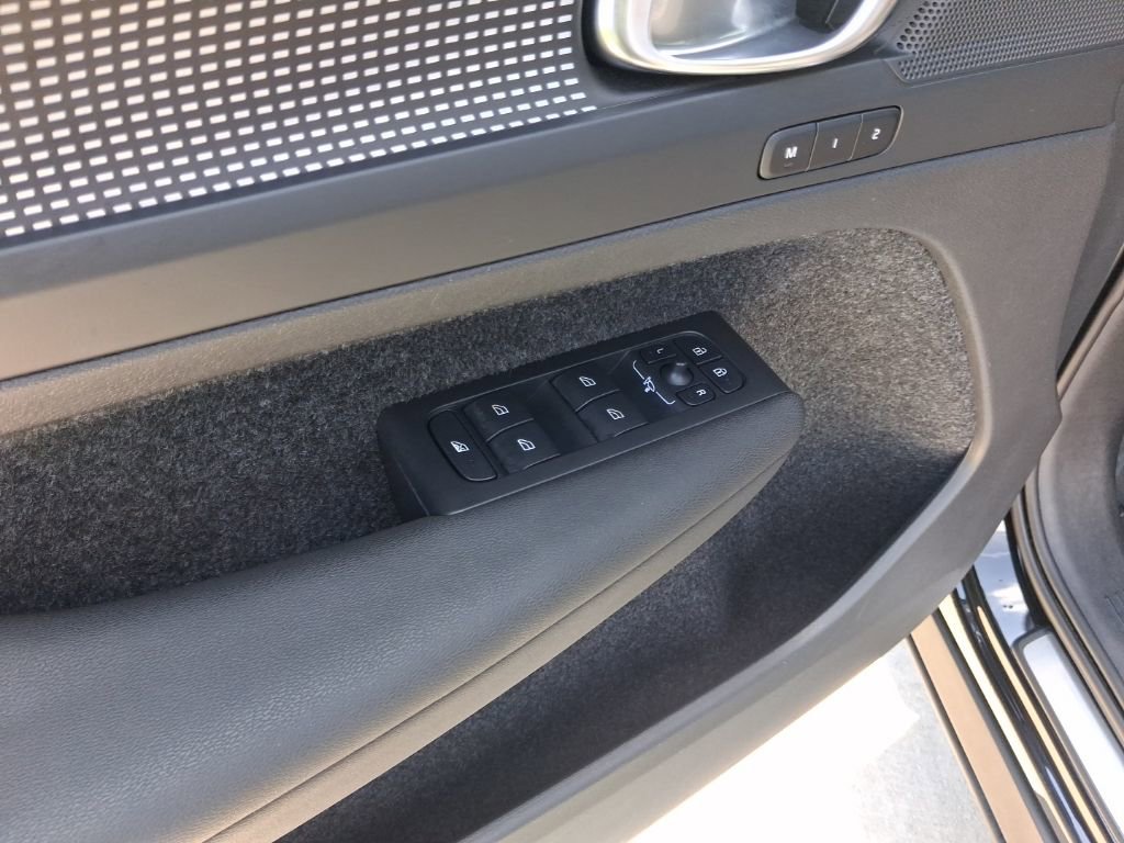 Used 2023 Volvo XC40 B5 Plus w/ Climate Package image 16