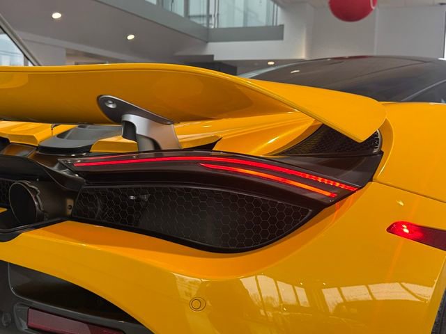 Used 2019 McLaren 720S Performance RWD image 21