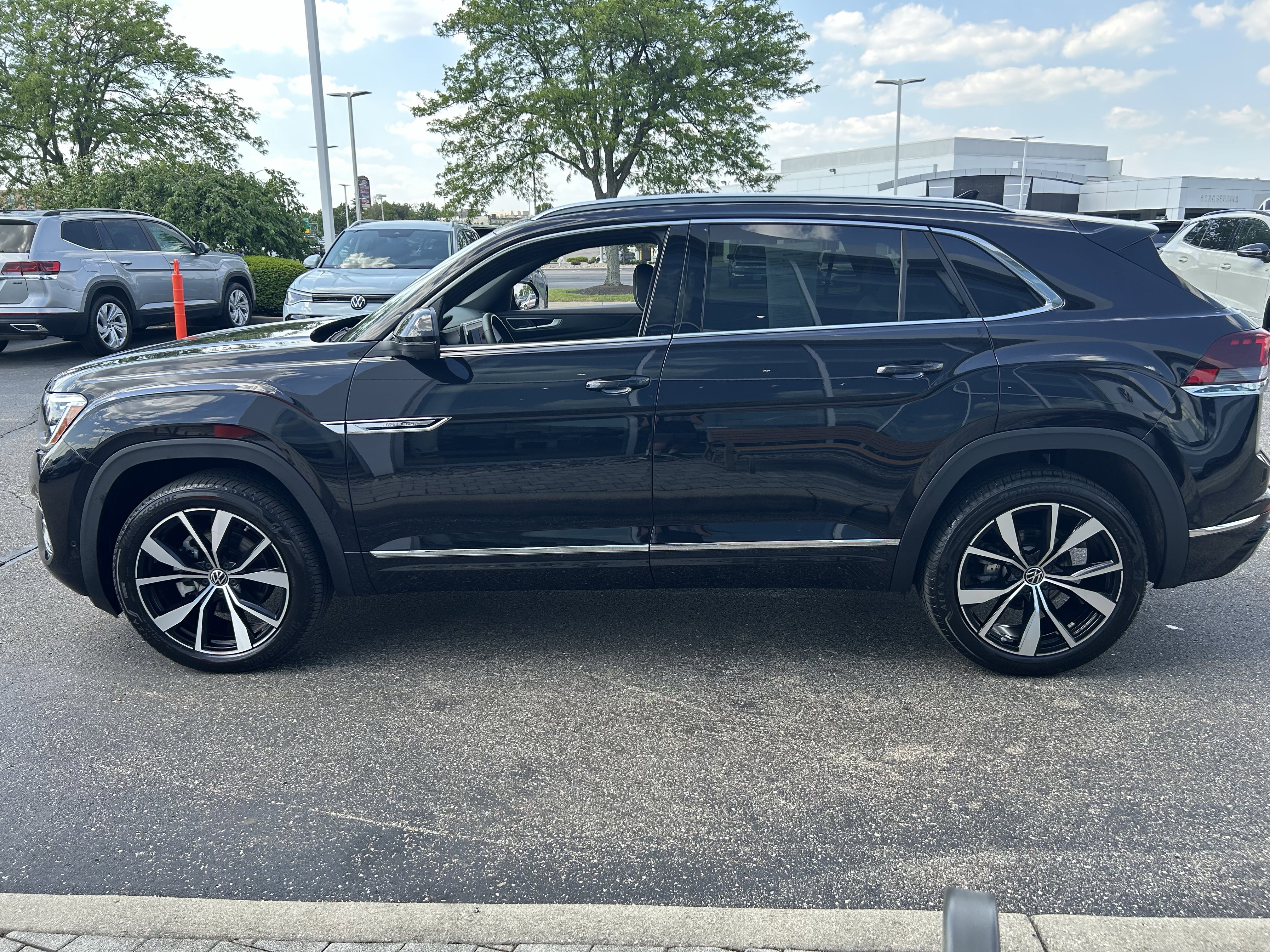 Certified 2025 Volkswagen Atlas Cross Sport SEL Premium R-Line AWD/4WD image 4